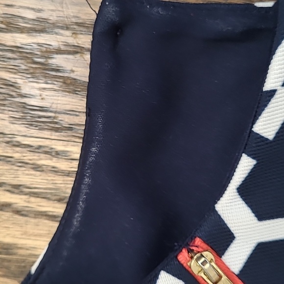 Madison Leigh geometric cap sleeve shift dress - Picture 4 of 5